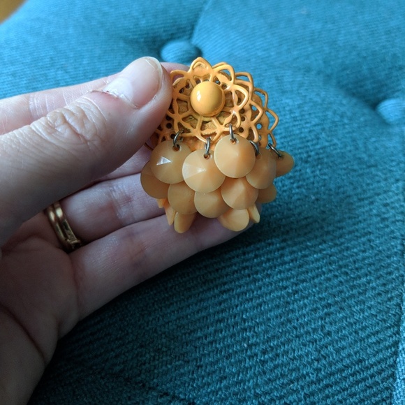 Vintage Peach 🍑 Beaded Clip-on Earrings - Picture 3 of 4